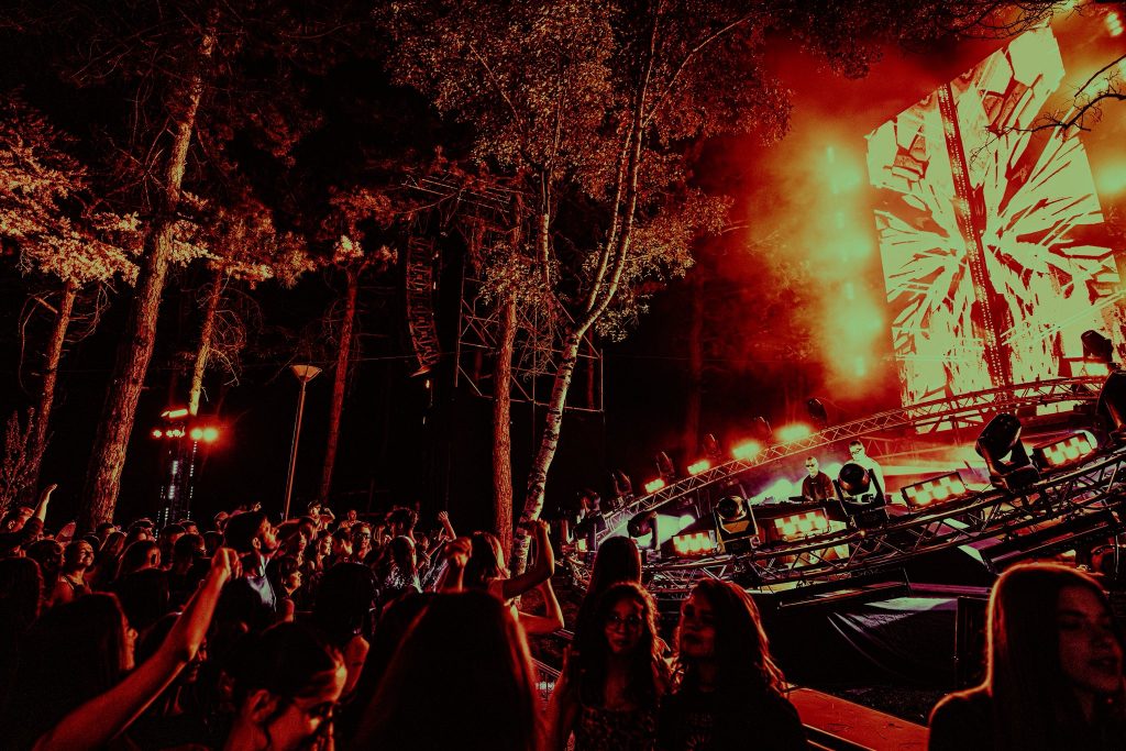Festivali “Lumina”, atmosferë elektrizuese për adhuruesit e muzikës elektronike