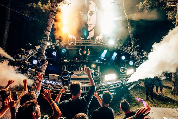 Festivali ‘Lumina’, atmosferë elektrizuese për adhuruesit e muzikës elektronike