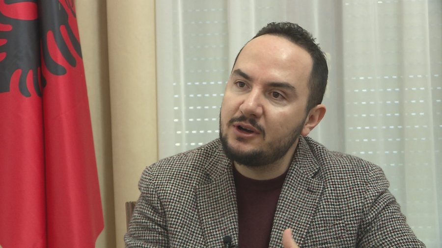 Fikja e sinjalit të News24, Salianji: Ardi Veliu, analfabet i katapultuar në krye të disa institucioneve! Sot veshi hapur rolin e censorit dhe frikësuesit të medias