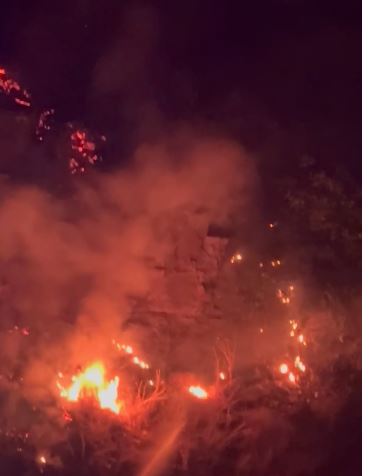 Flakët ‘përpijnë’ banesa e stane, shpërthejnë dy bomba të Luftës së Dytë Botërore në Lekël të Tepelenës