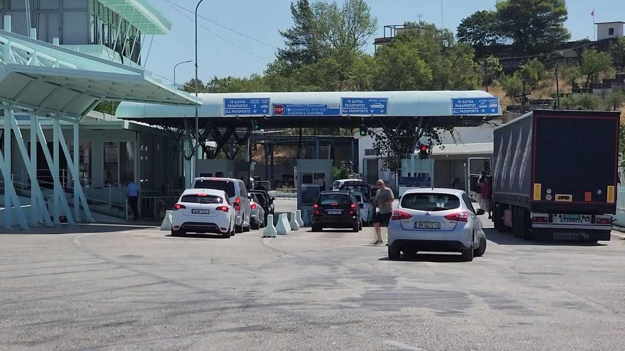 Fluks kalimesh në Kakavijë, mbi 112 mijë lëvizje gjatë muajit gusht, 20% më shumë se një vit më parë