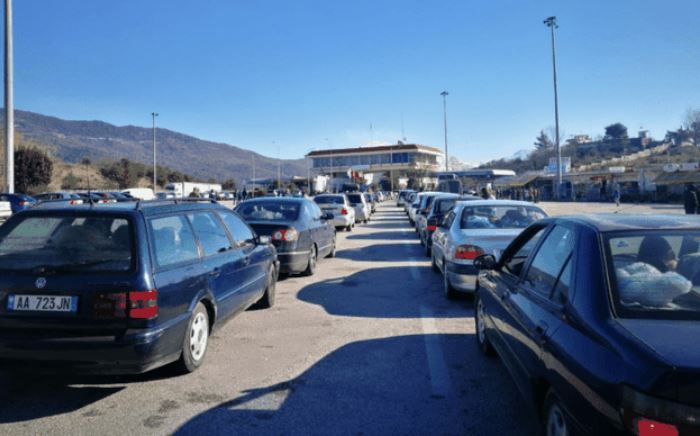 Fluks në doganën e Kakavijës, ja sa shtetas kanë hyrë në Shqipëri 24 orët e fundit