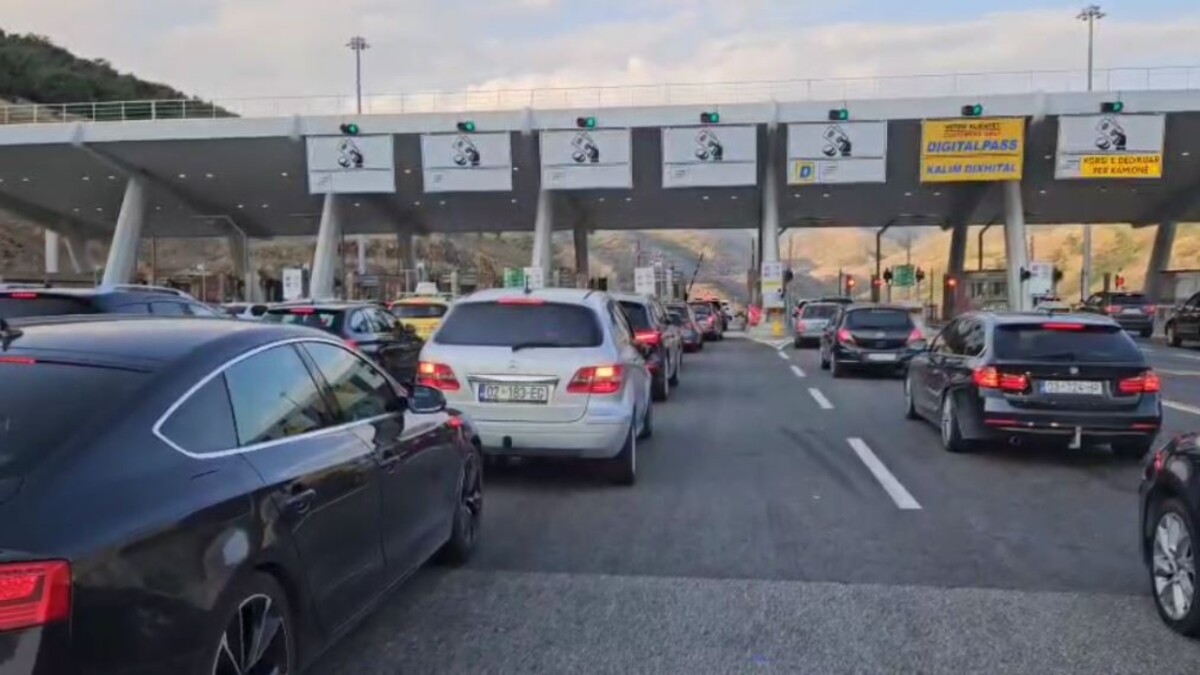 Fluks turistik në Rrugën e Kombit/ Rradhë të gjata ‘shtrohen’ në Kalimash