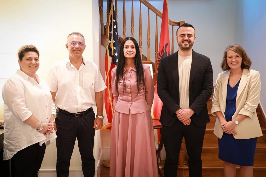 FOTO/ Deputetët e rinj Kuvendit të Shqipërisë, pritet në Ambasadën e SHBA