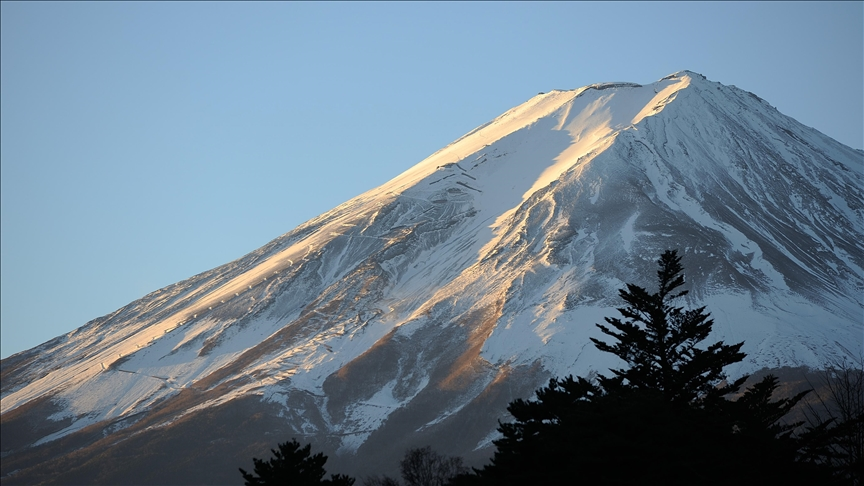 FOTO/ Japonezi 102-vjeçar vendos rekord duke ngjitur malin Fuji