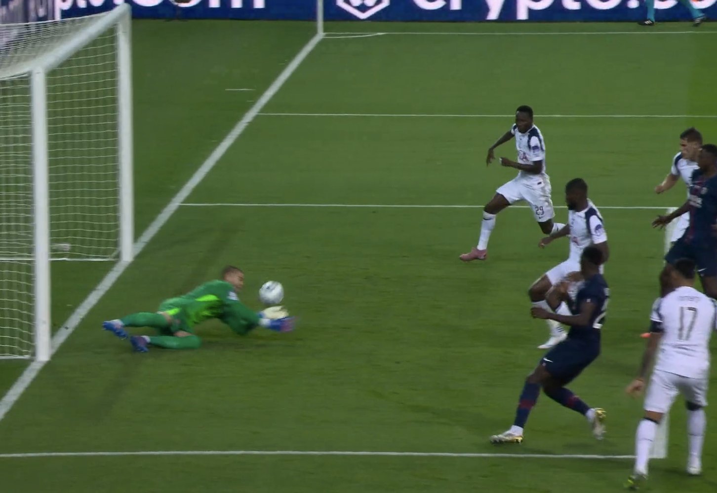 Gafë e Chevalier, PSG në “tapet”. Tottenham shënon golin e dytë dhe “prek” trofeun (video)