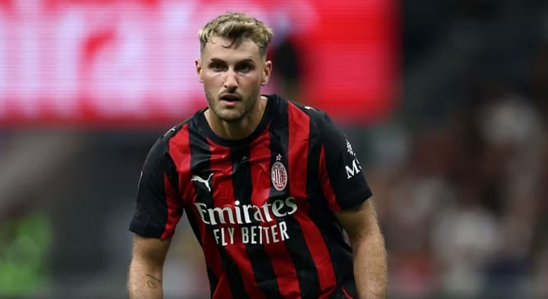 Gimenez, sqaron agjentja: Qëndron te Milani, zërat për largim janë të gjithë të rremë