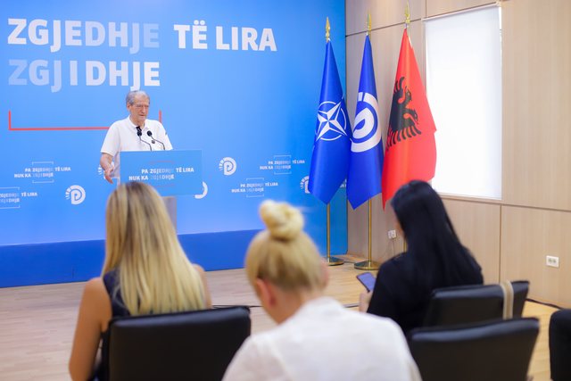 ‘Goditje për demokracinë’, Berisha akuza Hasanit pas raportit të zgjedhjeve: Avokat i farsës elektorale!