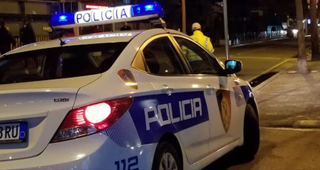 Grabitën me dhunë një karburant  dhe hapën zjarr kundër policisë, plagoset njëri (Emrat)