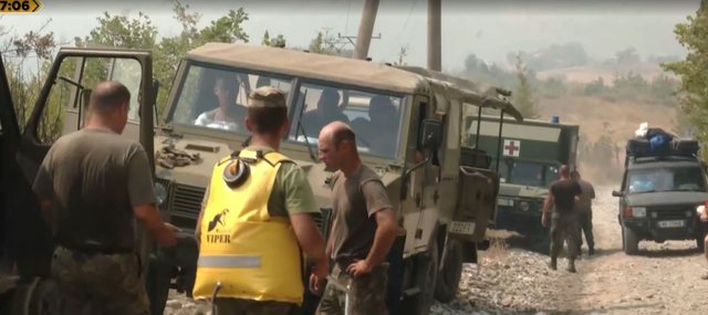 Gramsh, evakuohen banorët e Nartës/ 6 fshatra të shkrumbuar, era vazhdon përhapjen e flakëve