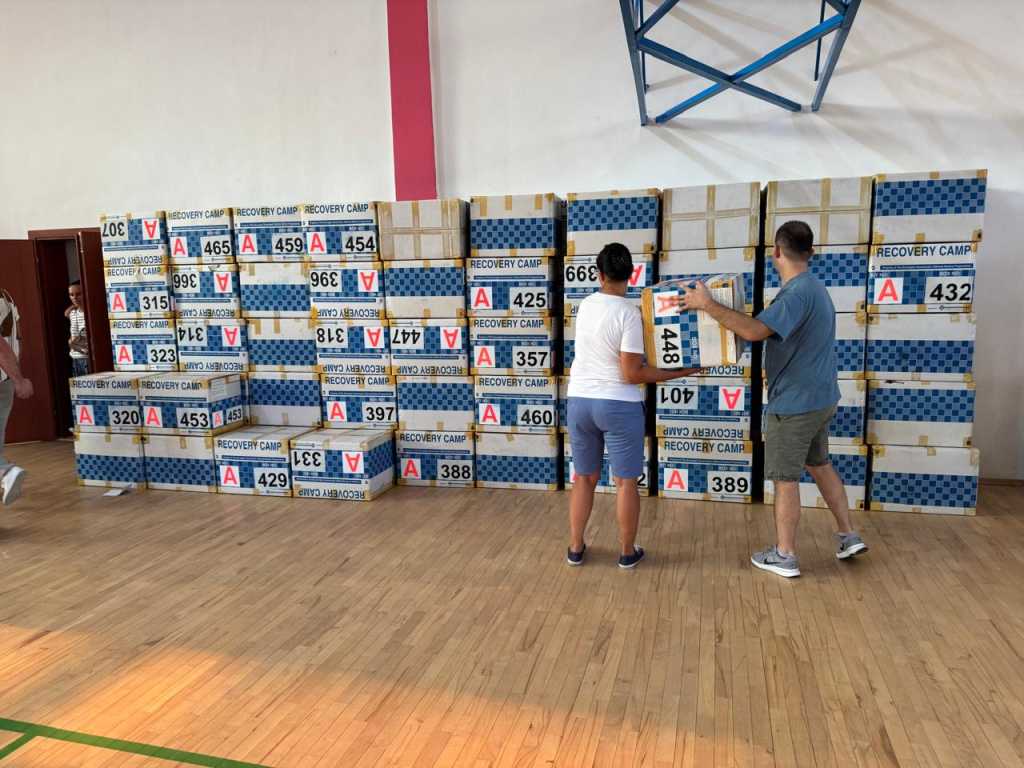 Gramshi në flakë, mbërrijnë ndihmat e para për banorët e evakuuar