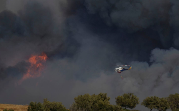 Greqia përballet me zjarret, një i moshuar humbi jetën brenda në shtëpi nga flakët