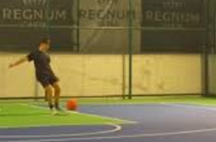 Guler bën kosh me këmbë, videoja bëhet virale