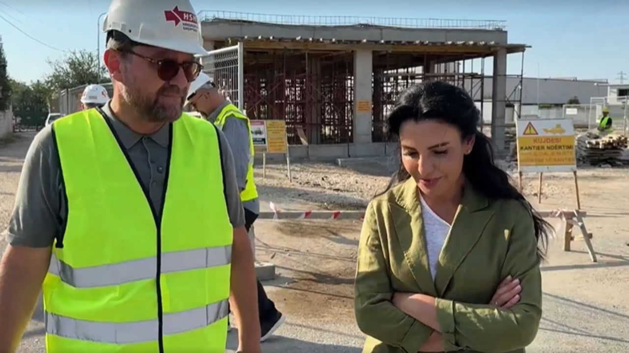 Hekurudha Tiranë-Rinas-Durrës, Balluku inspekton punimet për ndërtimin e stacioneve të pasagjerëve