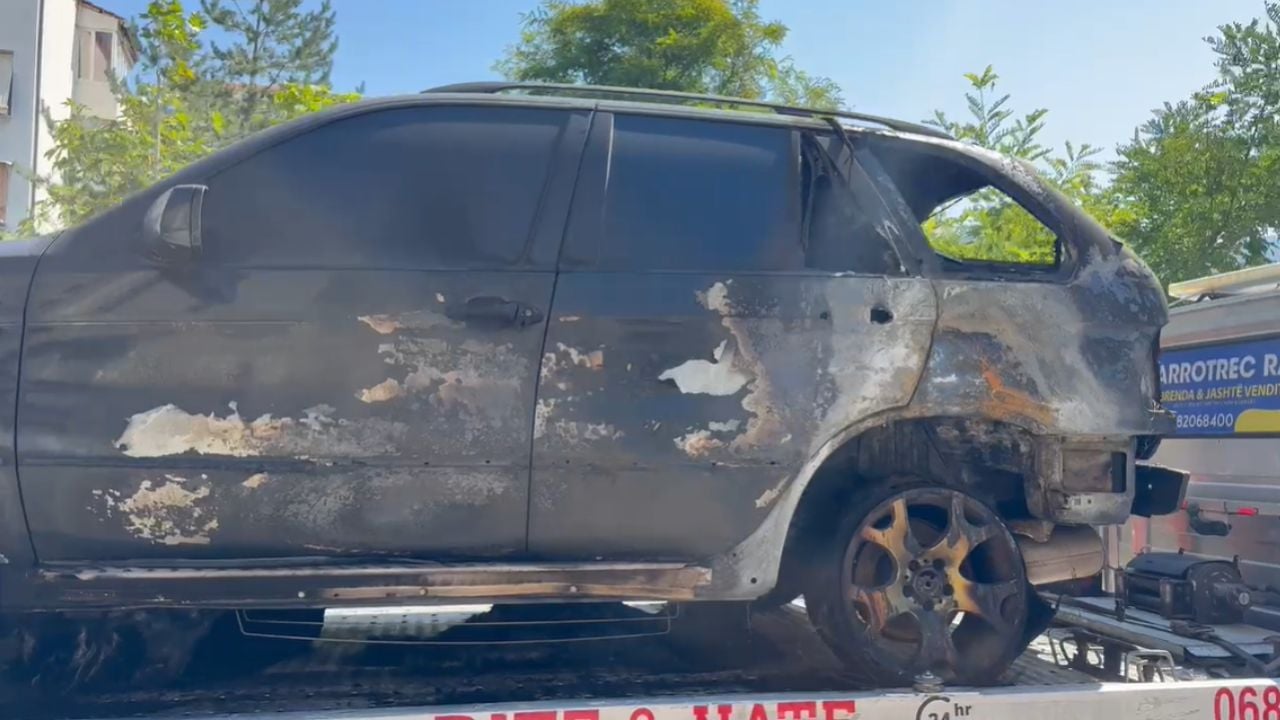 Hetimet për makinën e djegur në Korçë/ Procedohet dy persona, dhanë deklarime të rreme për ngjarjen