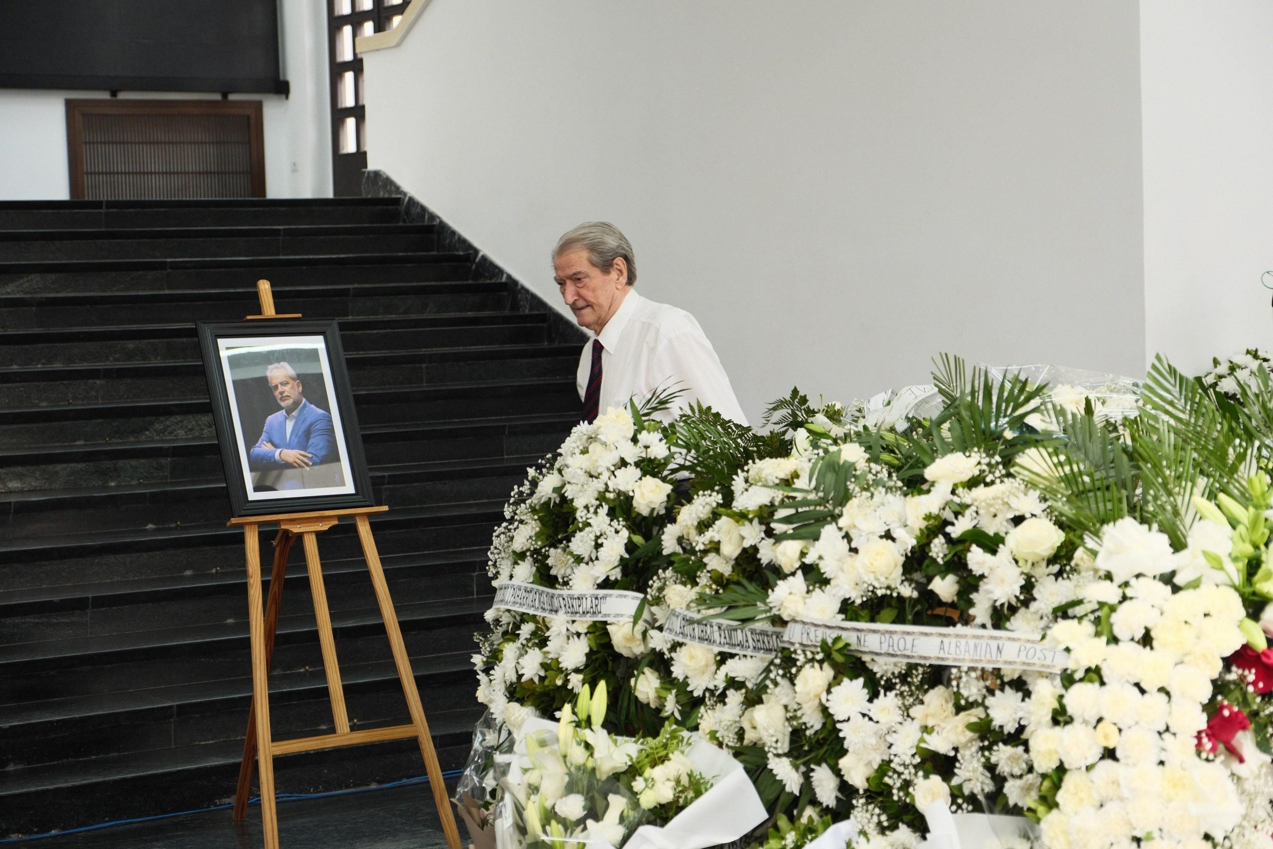 Homazhet në nder të Artur Zhejit, Berisha: Ishte një zë më vete në analizat e tij, personalitet i mirënjohur i gazetarisë