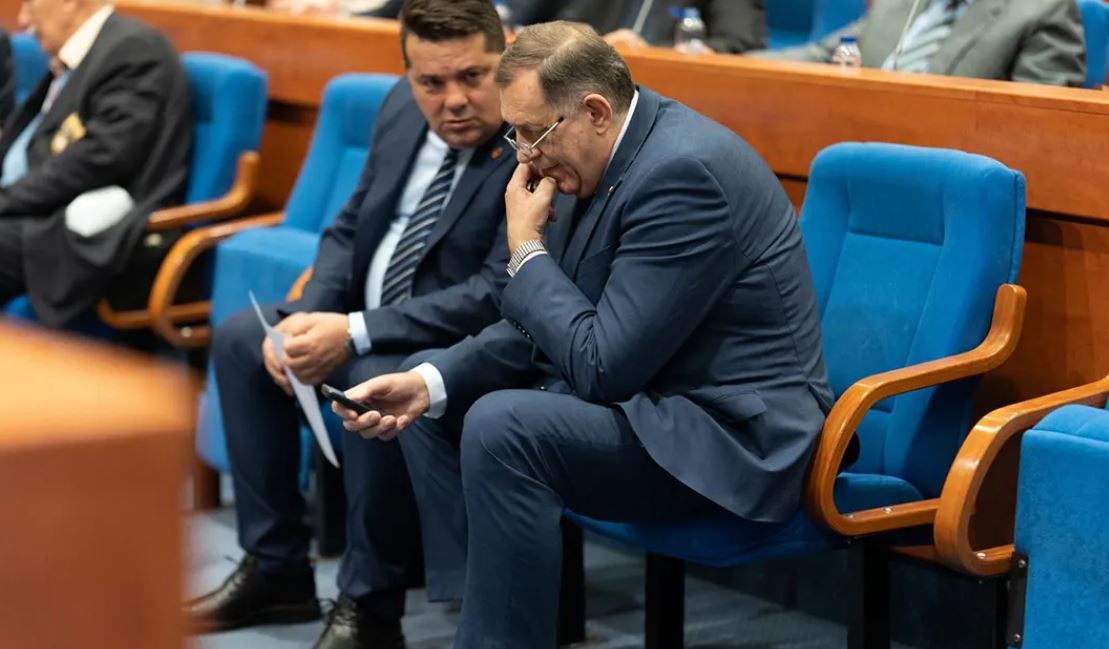 I shpëtoi prangave, Dodik lufton ende për karrigen, ja plani rezervë që ka hartuar ekipi i tij