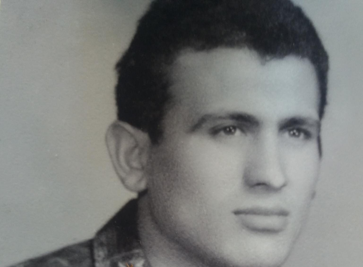 Ikja e njeriut të “kanaçeve” nën komunizëm, lotët e diskutueshme të një ish-komunisti ndaj tij