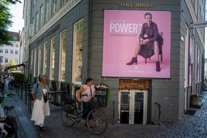 Ish-komisionerja daneze e BE-së prezanton linjën e saj të këpucëve