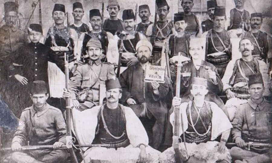 Ja çfarë tha Hafiz Ali Korça kur e veshën si prift “Priftërinjtë janë vëllezërit e mi..”