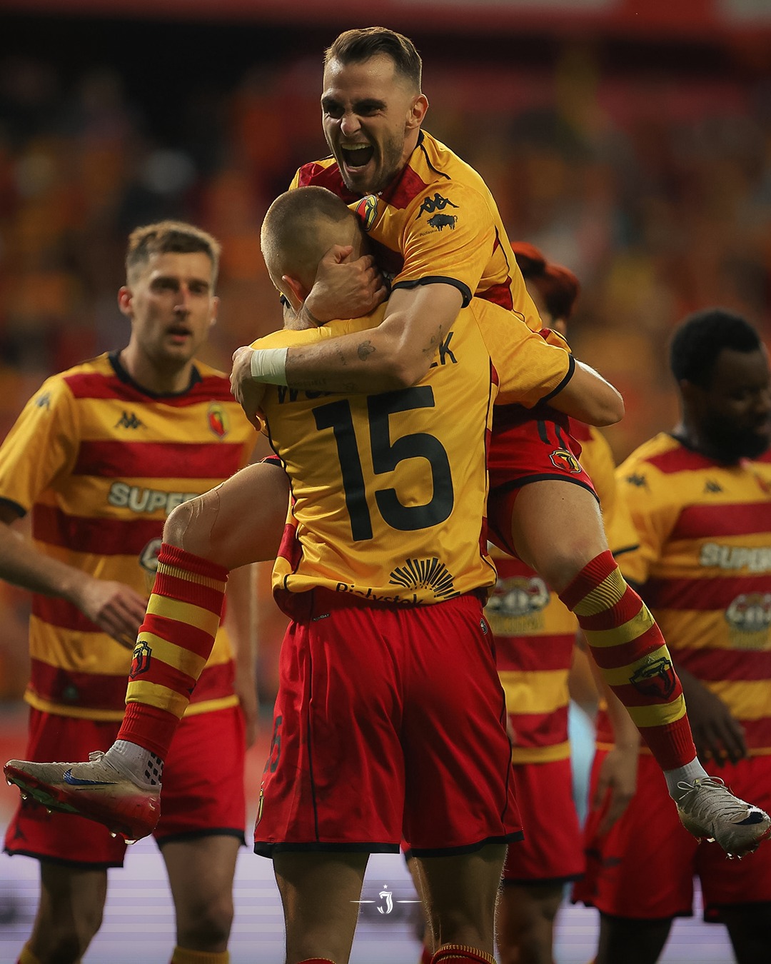 Jageillonia kalon lehtë Dinamon, blutë thuajse jashtë europe