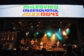 Jazz muzika në Mitrovicë-Një urë Kulturore që bashkon komunitetet