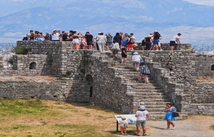 Kalaja e Rozafës thyen rekorde: Mbi 100 mijë vizitorë vetëm në 7 muaj