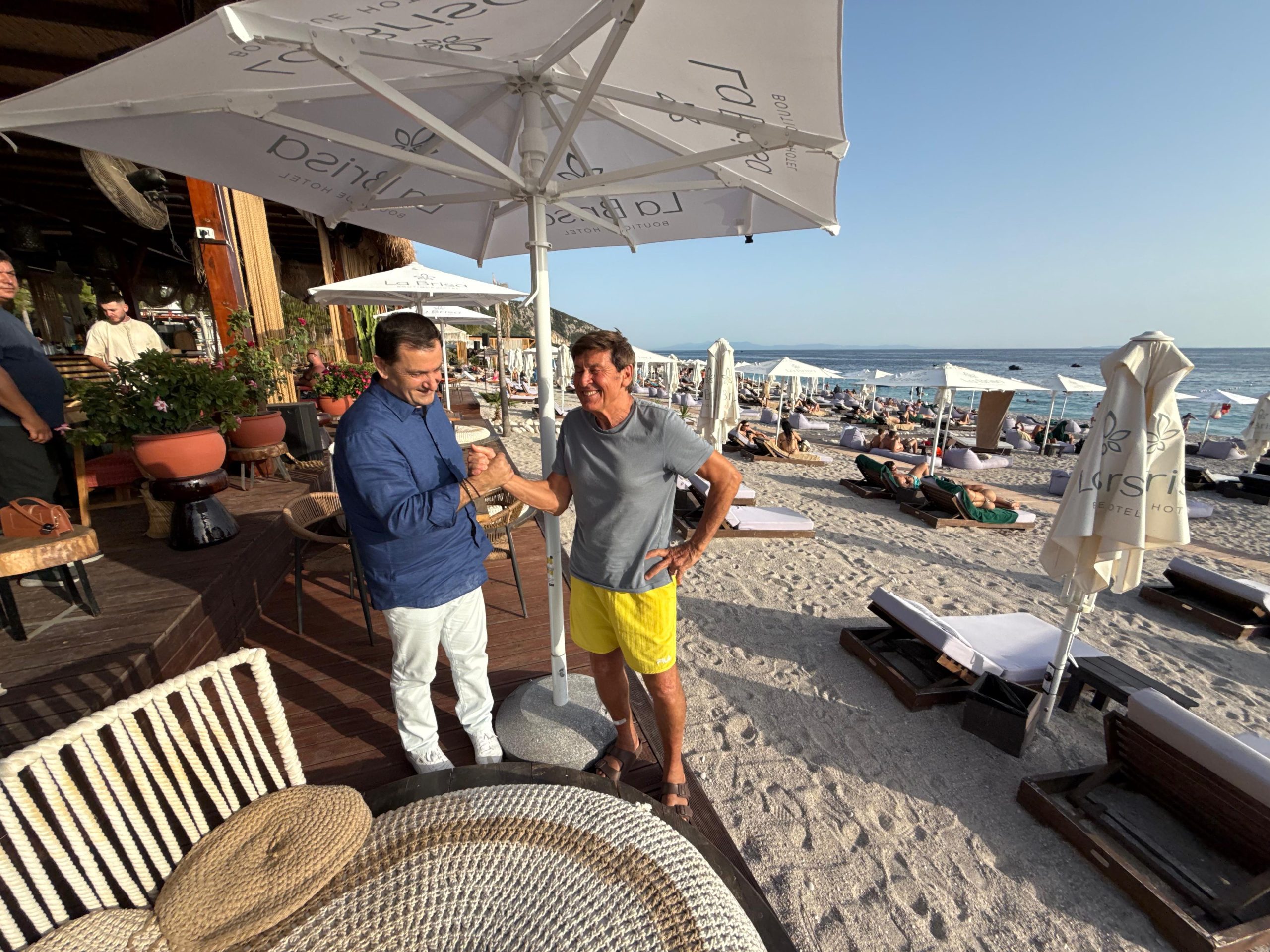 Këngëtari italian Gianni Morandi zgjedh jugun e Shqipërisë për pushime