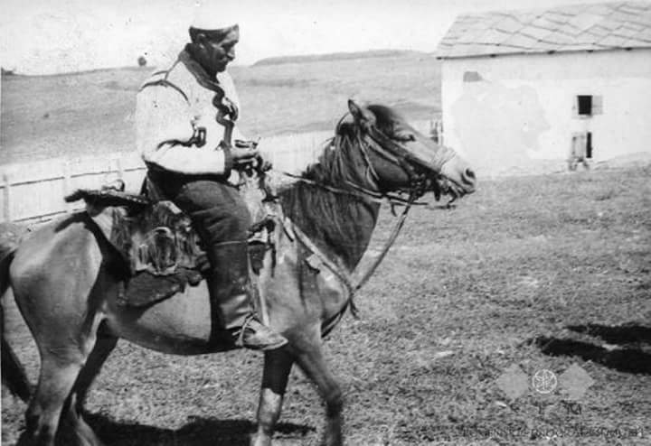 KËRKIME NGA KOSOVA NË BIHOR: VËLLEZËRIT BAJRAKTARI GJETËN VARRIN E GJYSHIT TË TYRE QË RA DËSHMOR PARA 80 VITEVE