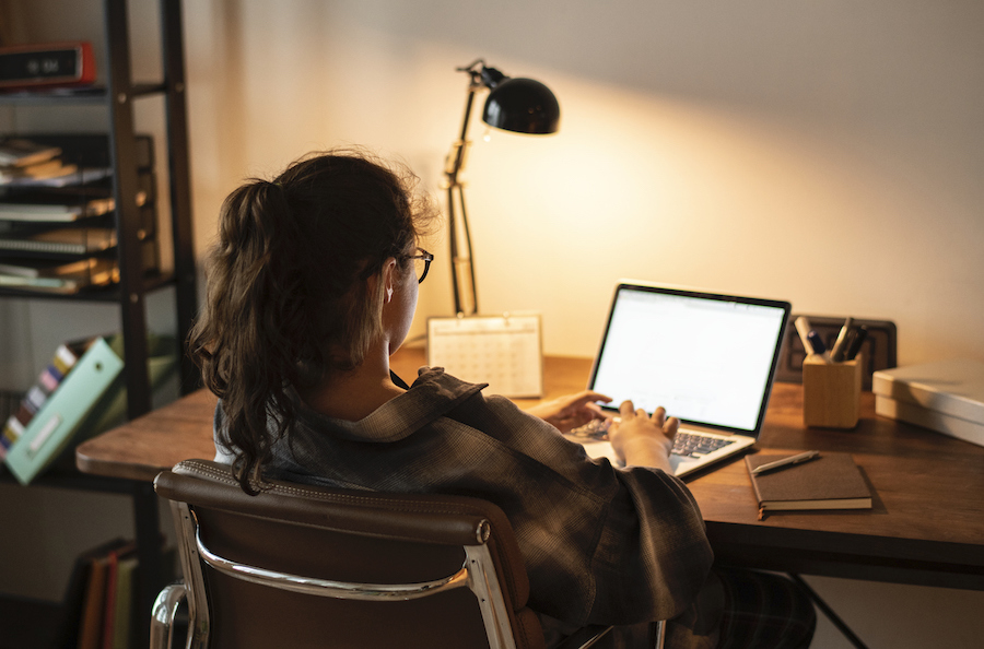Kompjuter në shtëpi, kryesojnë Tirana dhe Korça, bashkitë e vogla ende larg teknologjisë