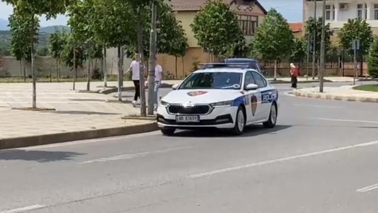 Konflikt mes të miturish në Rrëshen, dy kushërinjtë kërcënojnë dhe përndjekin 15-vjeçarin