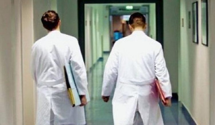 Kontrata, bumerangu i Mjekësisë? Ulen kërkesat, 1200 kandidatë për 436 kuota