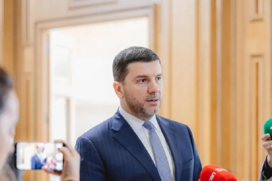 Krasniqi: LVV po angazhohet më shumë për Rashiqin se për kryeparlamentarët