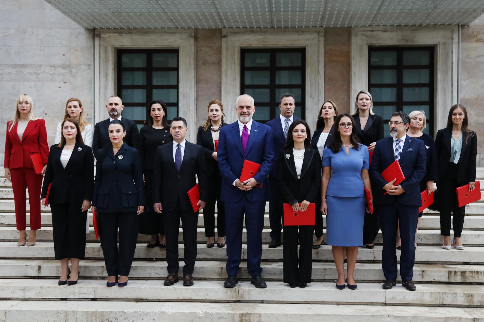 Kur të gjithë presin qeverinë e re, Rama ikën në Slloveni. Emrat e ministrave mësohen në shtator