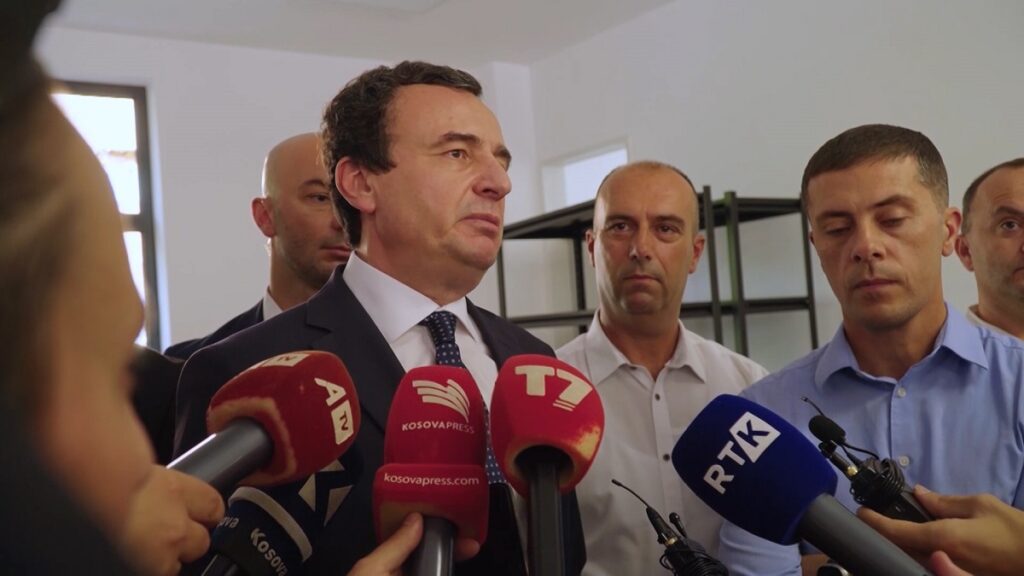 Kurti përplaset me veteranët e UÇK-së! Shkak, kërkesa për shkarkimin e Dimal Bashës-