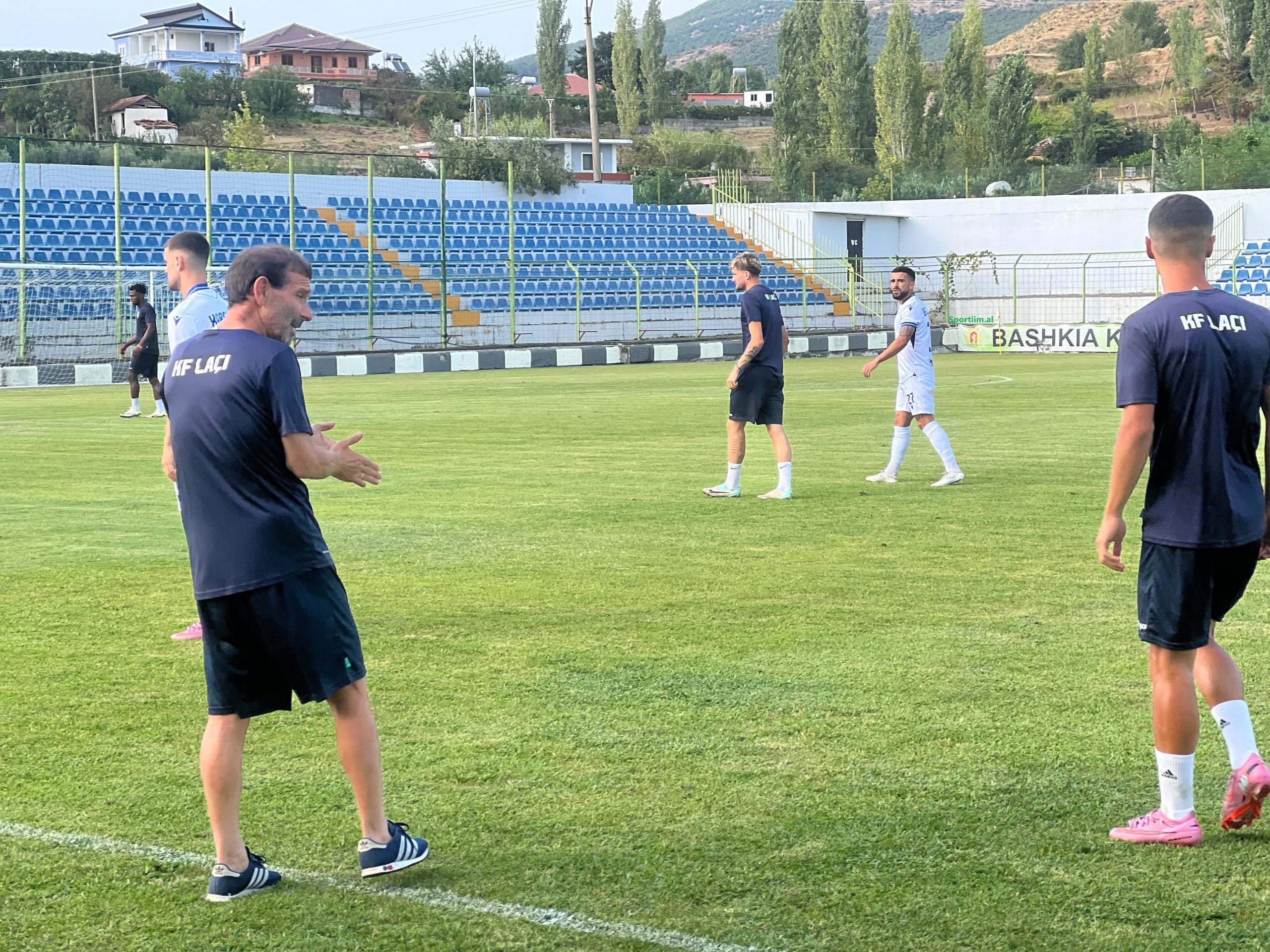 Laçi ndal Vorën, Senigaliezi debuton me barazim, AF Luftëtari fitore me goleadë