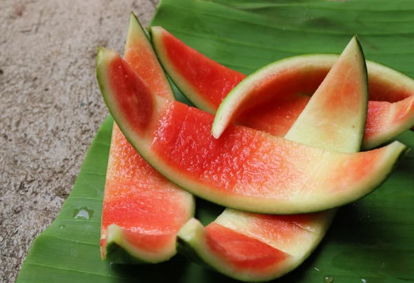 Lëkura e shalqirit më ushqyese se tuli, pse nuk duhet hedhur