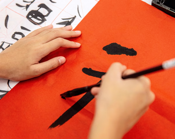 Ligj i ri në Britani për lirinë e fjalës, në shënjestër qendrat kulturore kineze