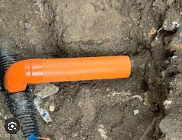 Linjën e ujit të fshatit Frashtan e devijoi për vaditjen e parcelës, nën hetim një person në Dropull