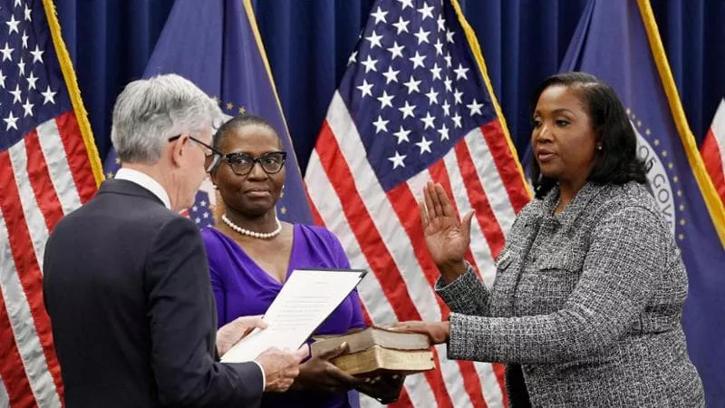 Lisa Cook, historia e gruas afroamerikane që Biden e emëroi në bordin e Rezervës Federale