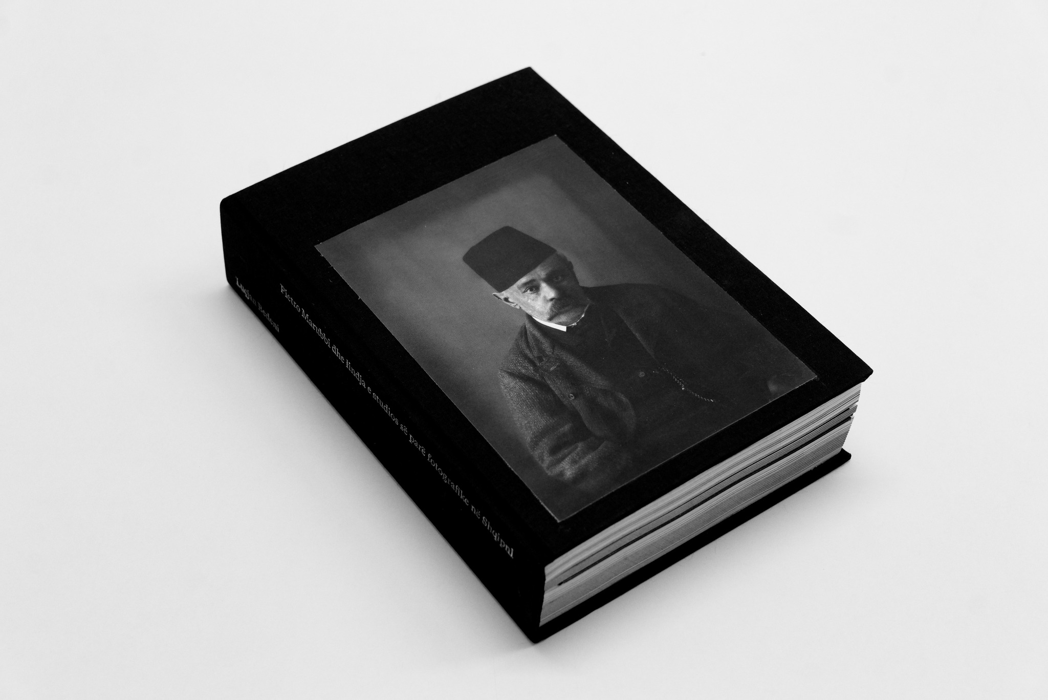 Luçjan Bedeni sjell librin “Pietro Marubbi dhe lindja e studios së parë fotografike në Shqipni”