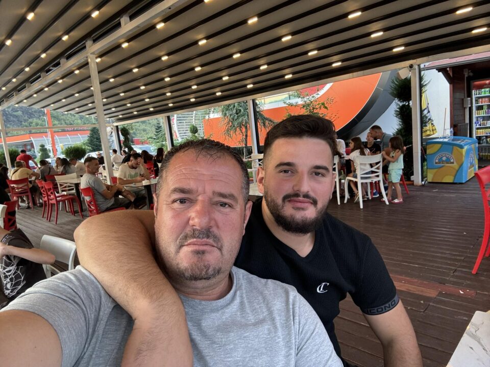 “Ma këpute shpirtin”, lamtumira e babait për 21-vjeçarin që humbi jetën në Itali