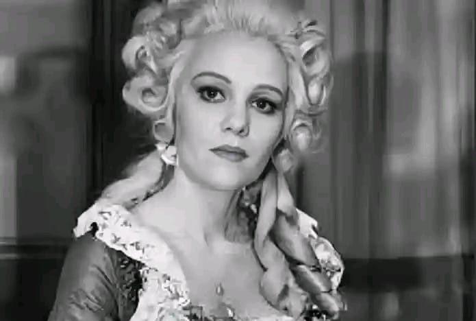 Madeline Kahn: Mjeshtëria e humorit dhe elegancës në skenë dhe ekran