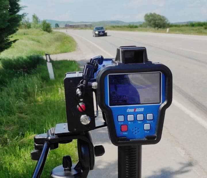 “Makina ishte në Tiranë, gjoba në Tepelenë” – Rrugorja reagon pas denoncimit të qytetarit: Ishe me shpejtësi, hajde të të japim pamjet