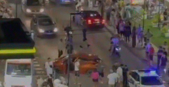 Makina përplaset me motorin në Ksamil, plagoset 29-vjeçari