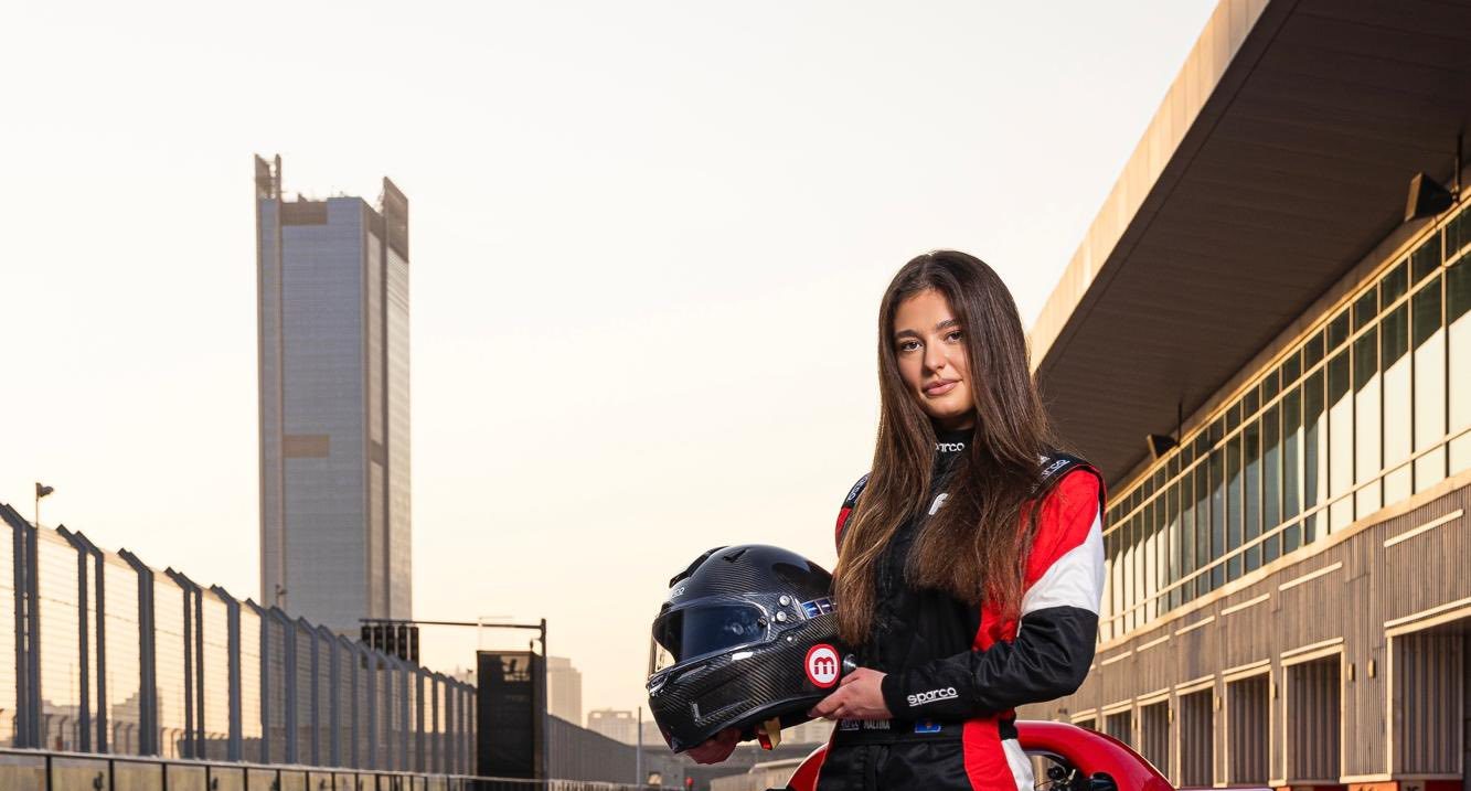 Maltina Jashari, garuesja e parë femër shqiptare në Formula, viziton Ferizajn