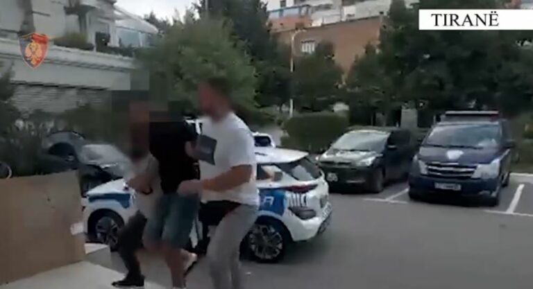 Mashtronte qytetarët për t’iu marrë para duke u prezantuar me identitet të rremë, arrestohet 21-vjeçari në Tiranë