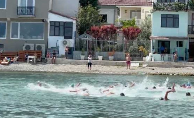 Mbahet maratona e notit në Pogradec, marrin pjesë mbi 100 sportistë