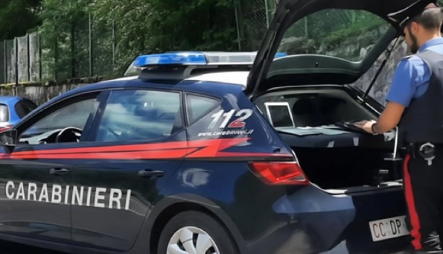 Mbante të mbyllur ish-gruan dhe dy fëmijët, arrestohet 53-vjeçari në Itali