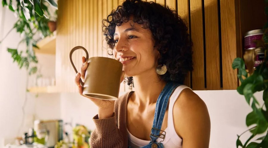 Mbrojnë zorrën dhe luftojnë kapsllëkun, ja cilat pije duhet të konsumoni